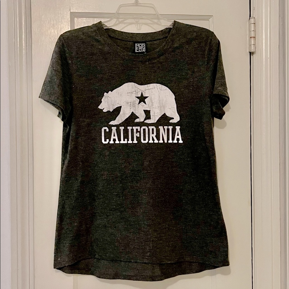 Cute California T-shirt Size Medium